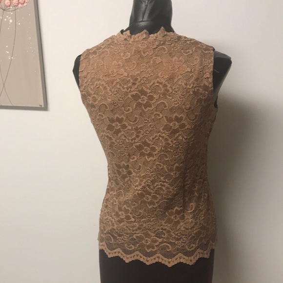 3/$25💜Small sleeveless lace top - Picture 3 of 4